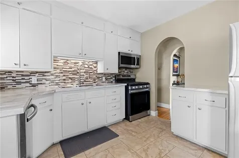 9 Mason Avenue Bristol RI 02809
