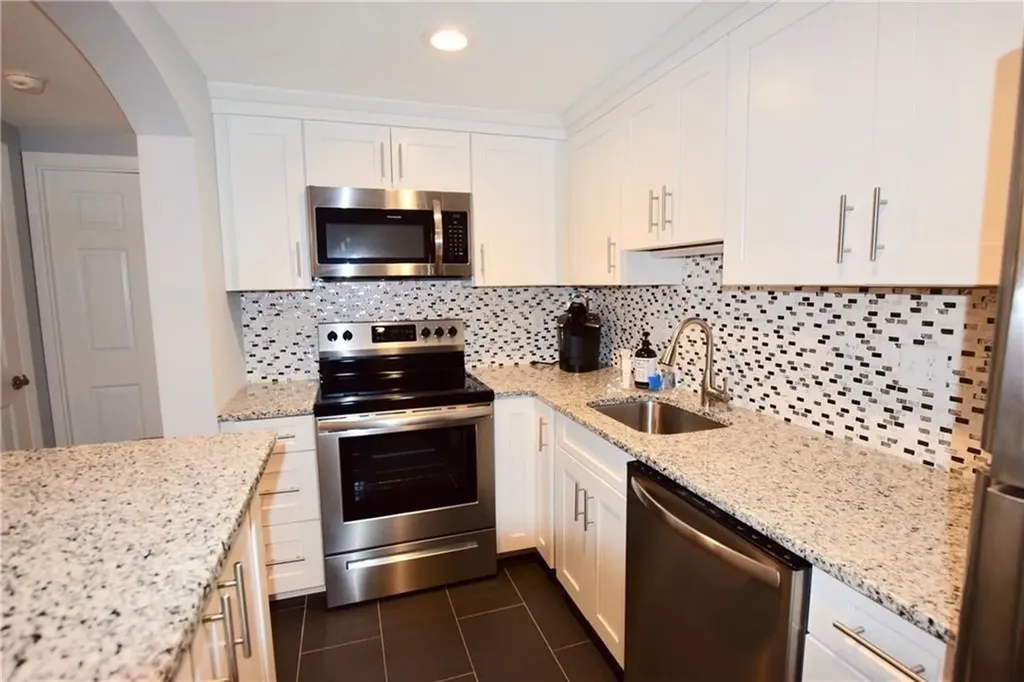 66 Girard Avenue Newport RI 02840