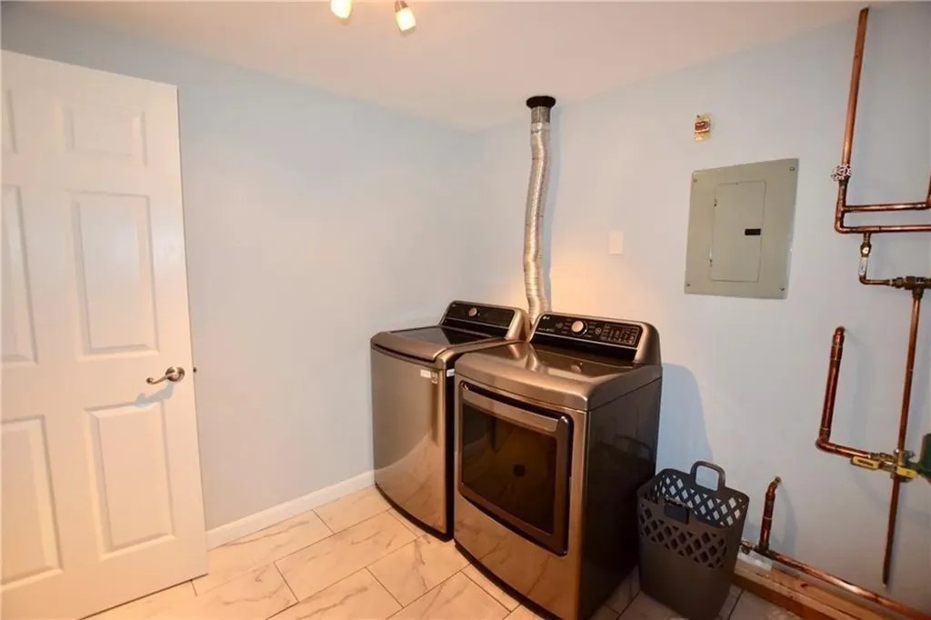 66 Girard Avenue Newport RI 02840
