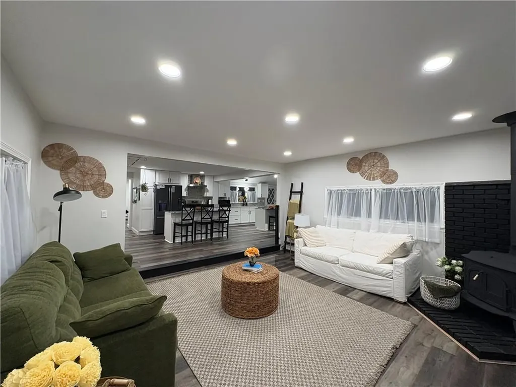 19 Fanning Lane Smithfield RI 02828
