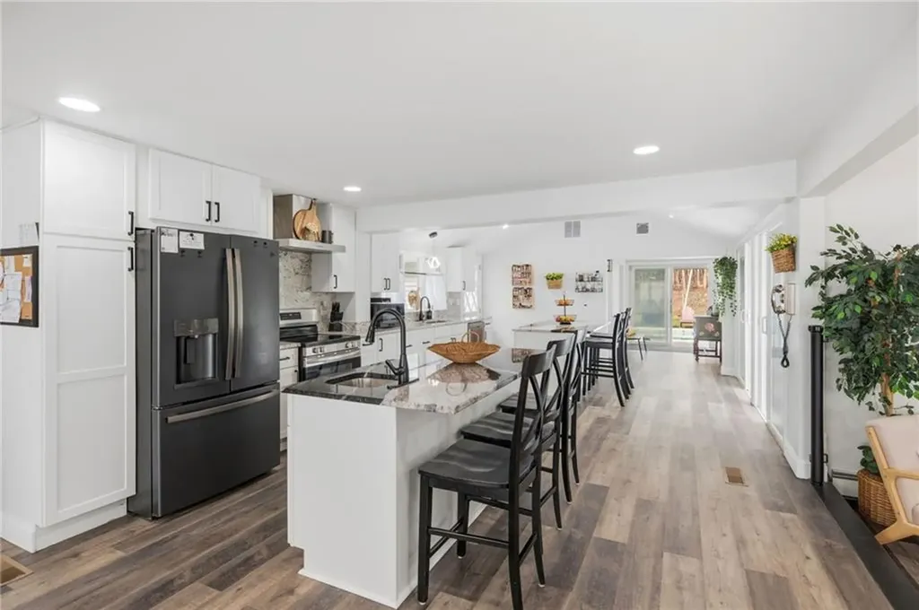 19 Fanning Lane Smithfield RI 02828