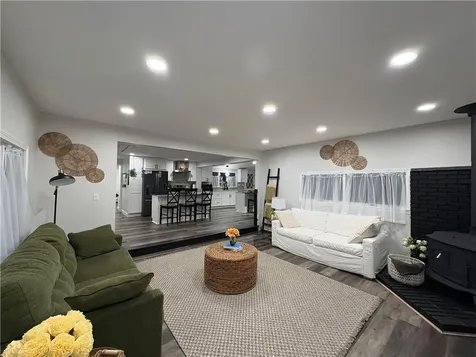 19 Fanning Lane Smithfield RI 02828