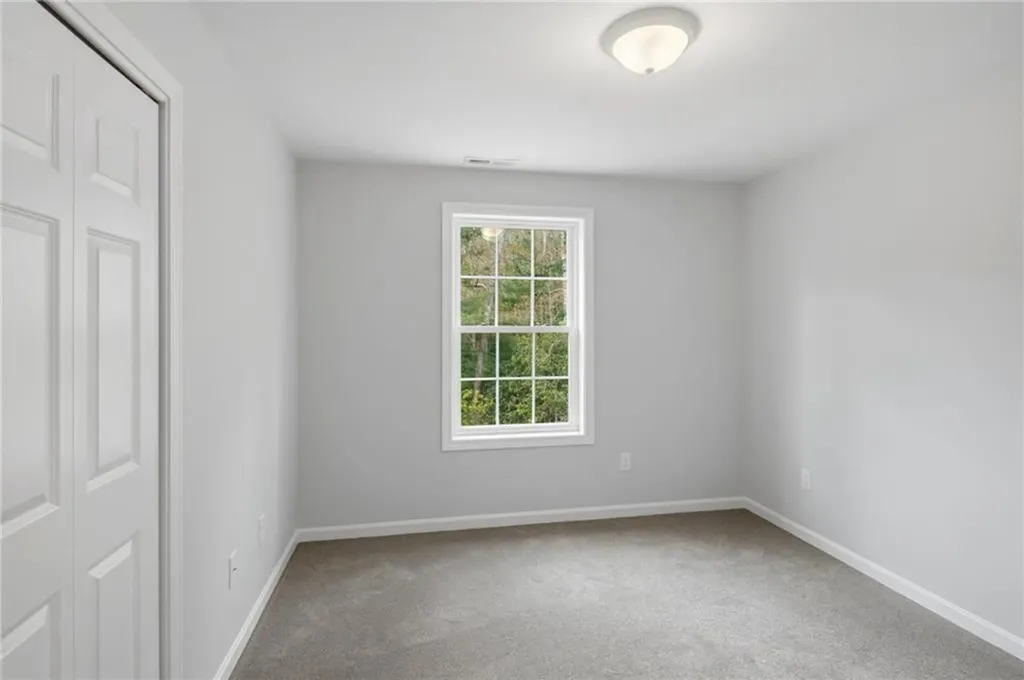 14 Elaine Drive Hopkinton RI 02833
