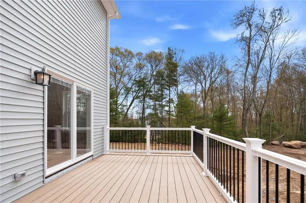 14 Elaine Drive Hopkinton RI 02833