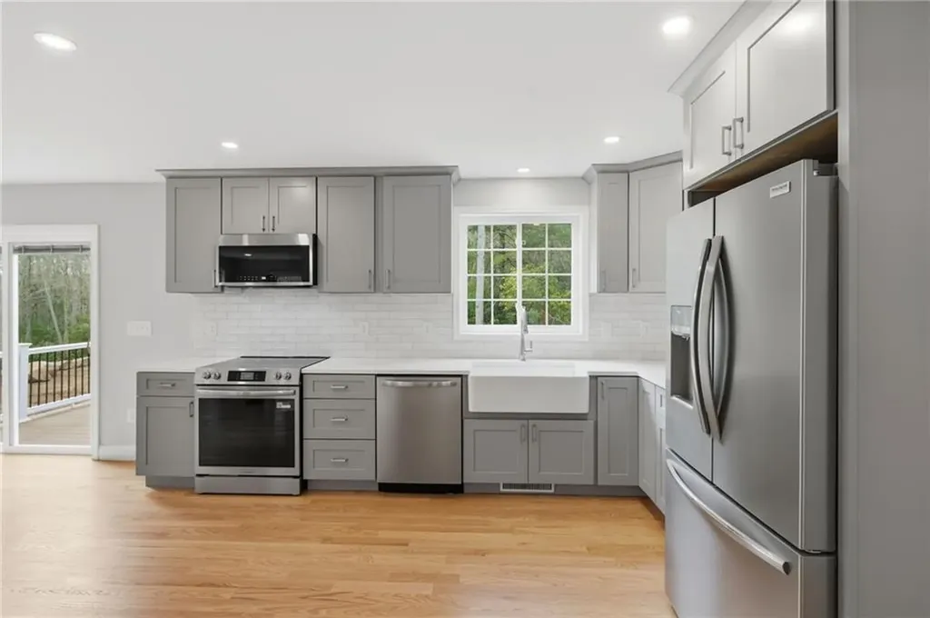 14 Elaine Drive Hopkinton RI 02833
