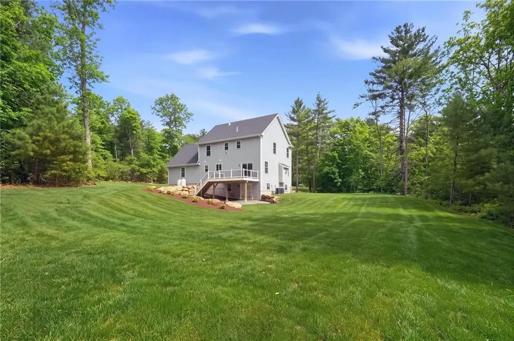14 Elaine Drive Hopkinton RI 02833