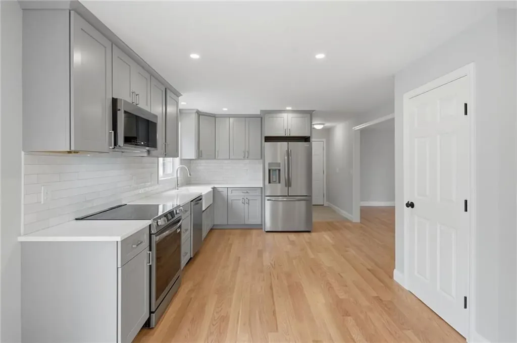 14 Elaine Drive Hopkinton RI 02833