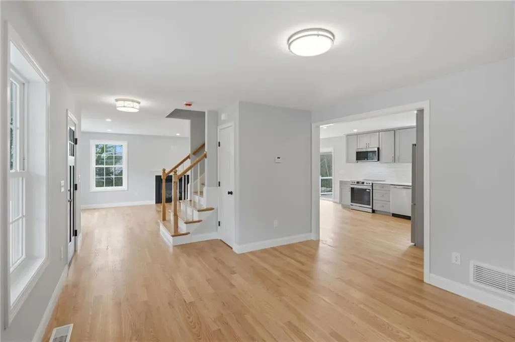 14 Elaine Drive Hopkinton RI 02833