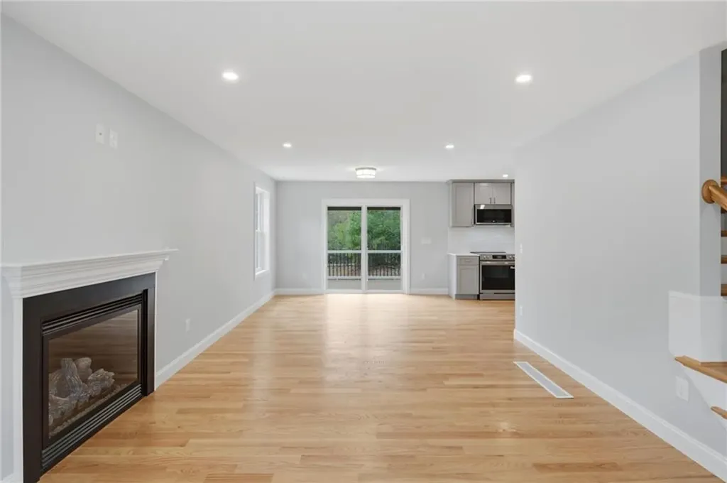 14 Elaine Drive Hopkinton RI 02833