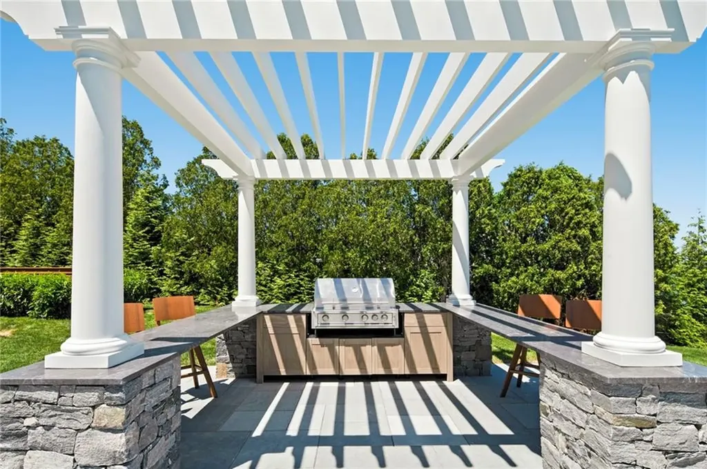 19 Searidge Drive Narragansett RI 02874