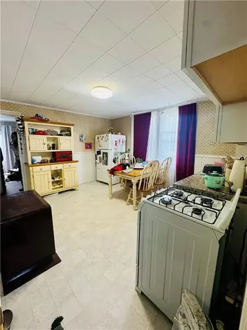 37 Lincoln Avenue Bristol RI 02809