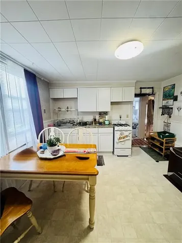 37 Lincoln Avenue Bristol RI 02809