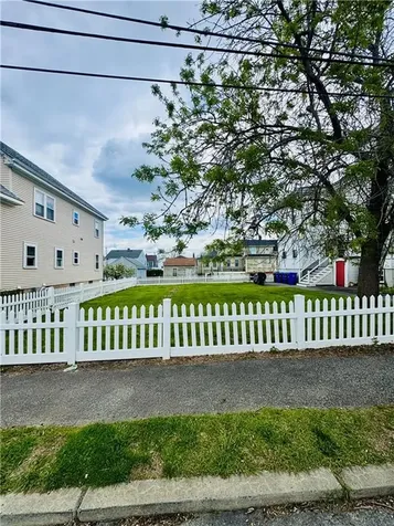 37 Lincoln Avenue Bristol RI 02809