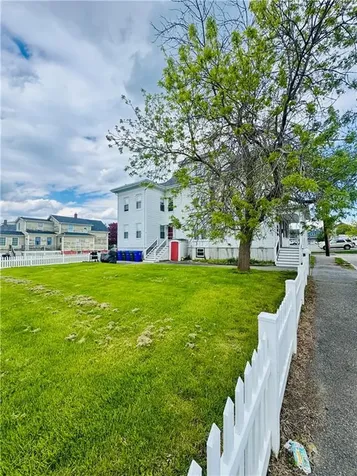37 Lincoln Avenue Bristol RI 02809