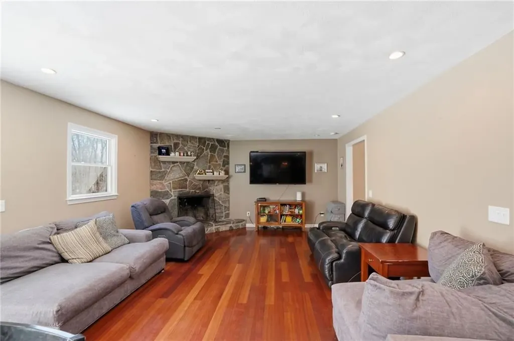 244 Beechwood Drive Cranston RI 02921