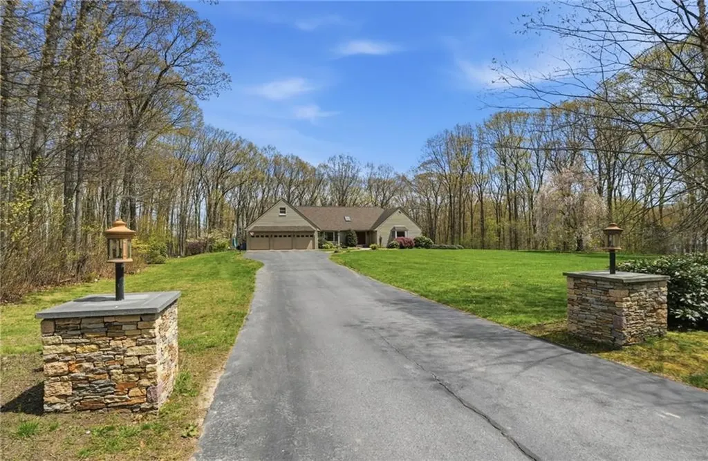 244 Beechwood Drive Cranston RI 02921
