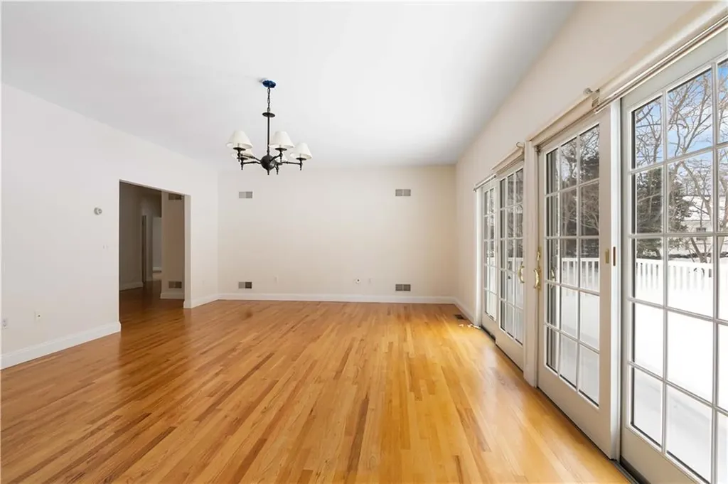 18 Peggy Lane Portsmouth RI 02871
