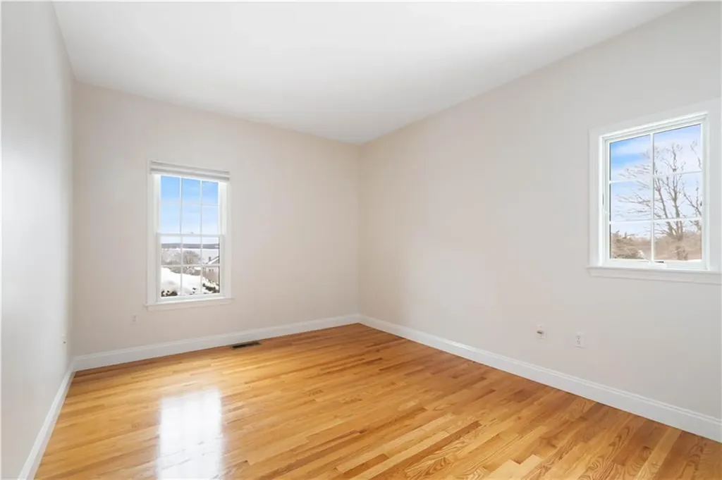18 Peggy Lane Portsmouth RI 02871