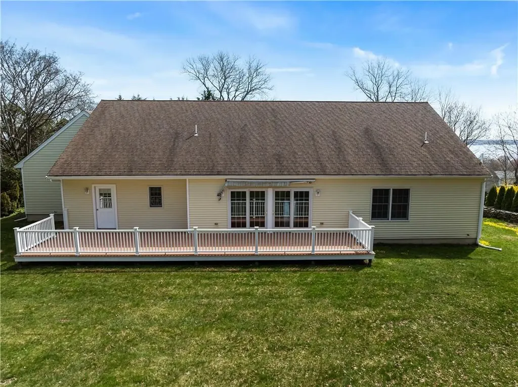 18 Peggy Lane Portsmouth RI 02871