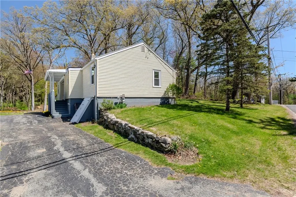 19 Leigh Road Cumberland RI 02864