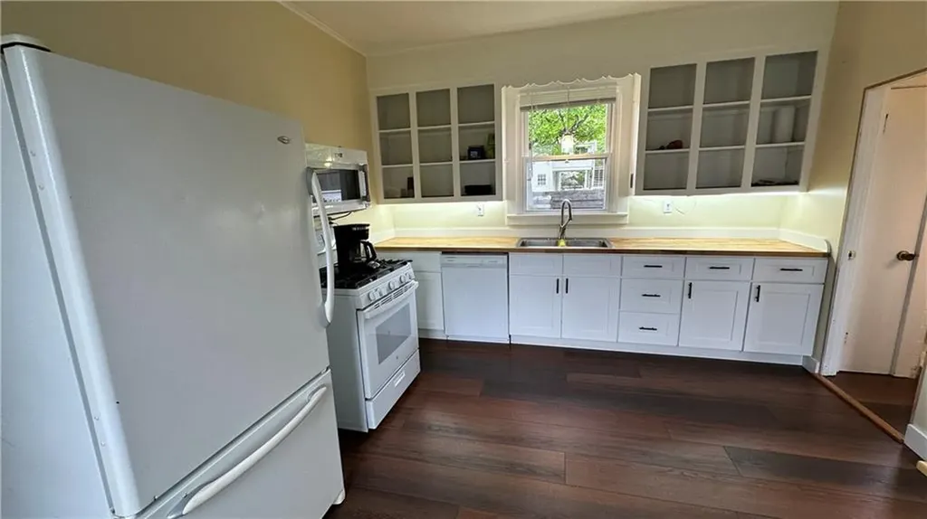 3560 Kingstown Road South Kingstown RI 02892