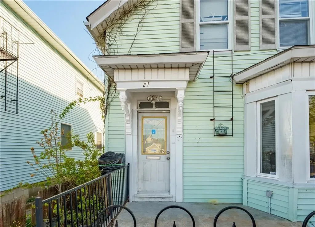 21 Lilac Street Pawtucket RI 02860