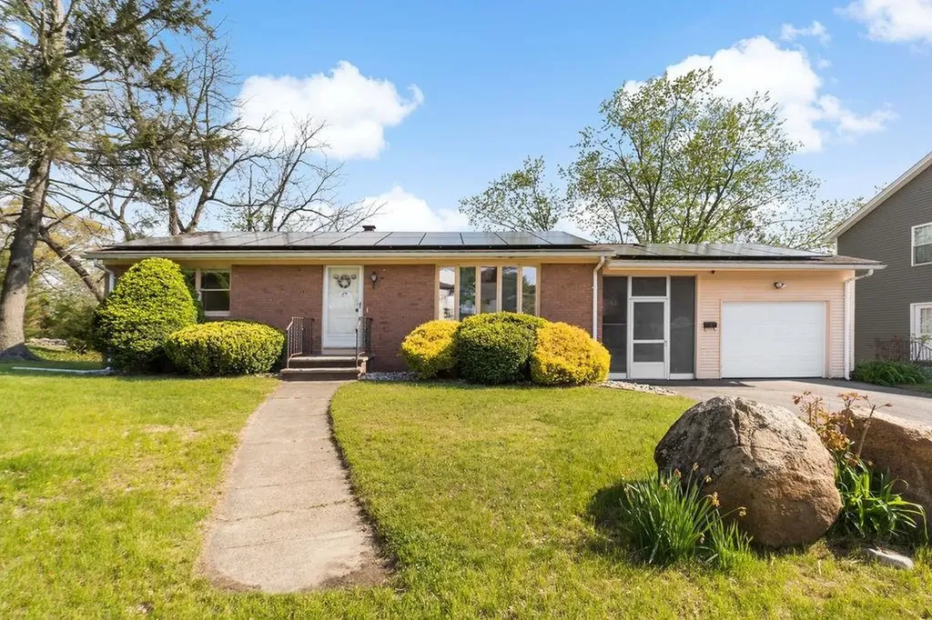 85 Sunset Avenue Providence RI 02909