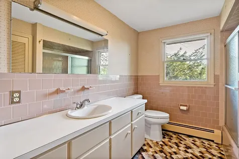 85 Sunset Avenue Providence RI 02909