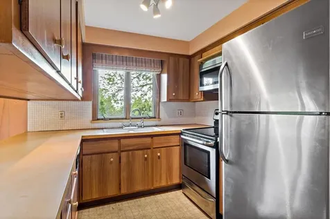 85 Sunset Avenue Providence RI 02909