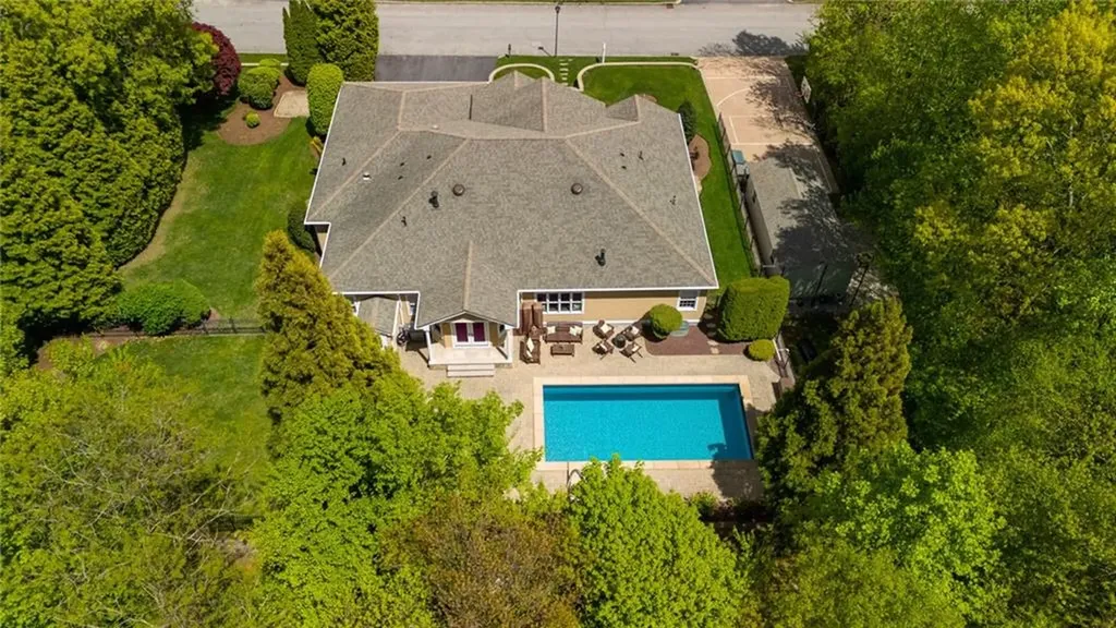 45 Briarbrooke Lane Cranston RI 02921