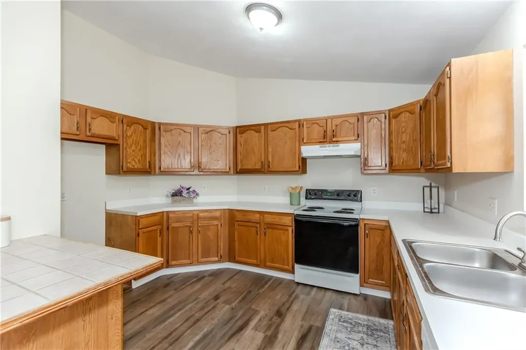 136 Hope Hill Terrace Cranston RI 02921