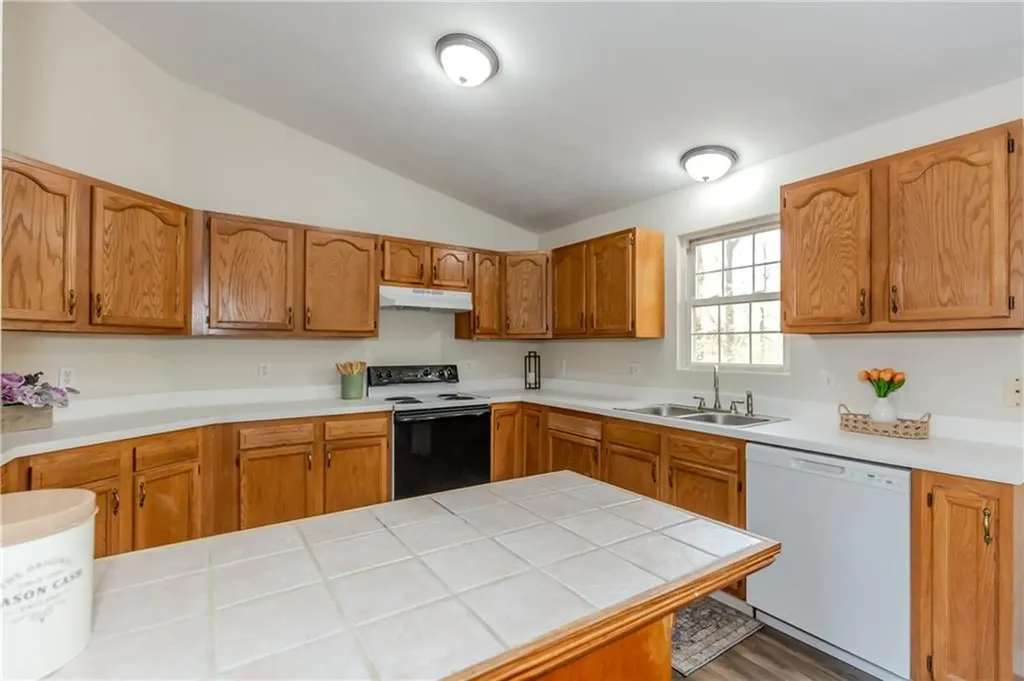 136 Hope Hill Terrace Cranston RI 02921