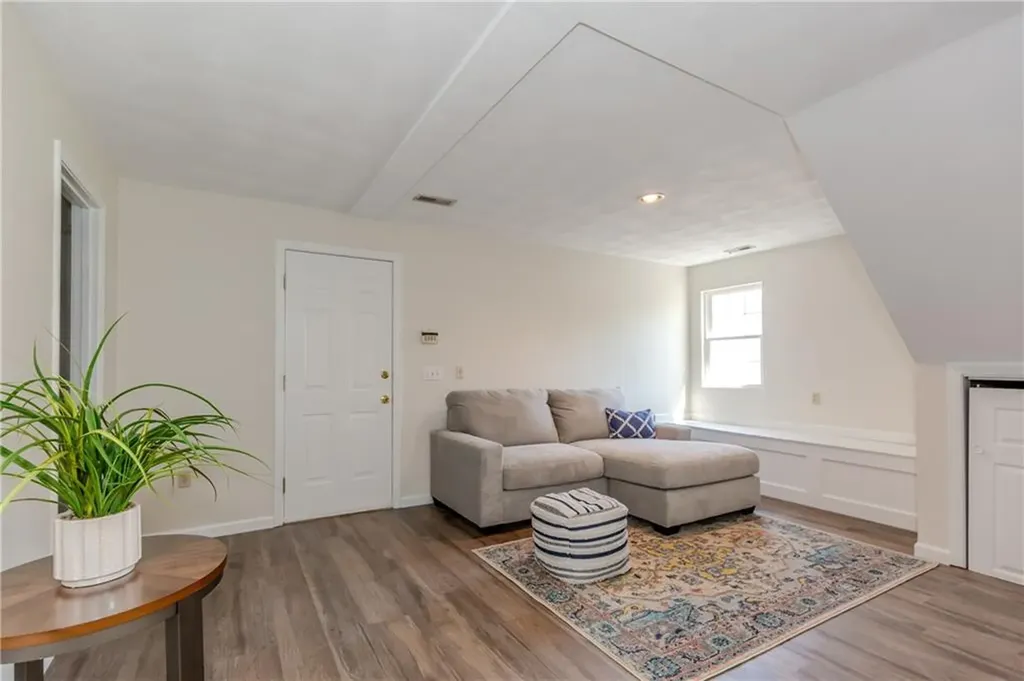 136 Hope Hill Terrace Cranston RI 02921