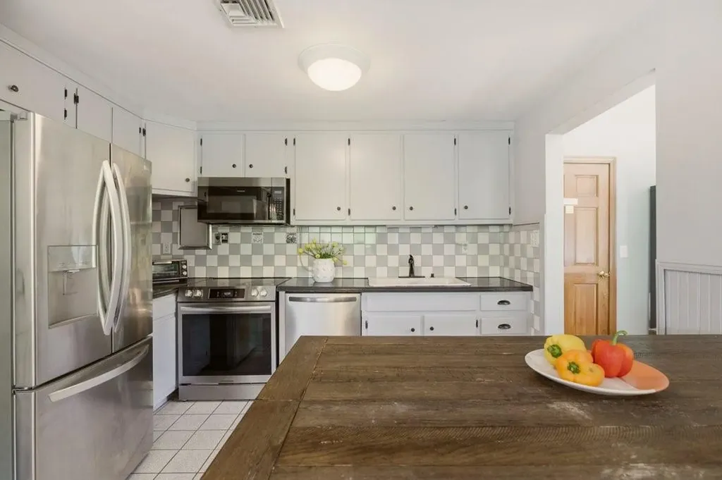85 Highland Avenue Portsmouth RI 02871