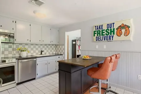 85 Highland Avenue Portsmouth RI 02871