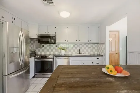 85 Highland Avenue Portsmouth RI 02871