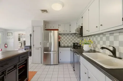 85 Highland Avenue Portsmouth RI 02871