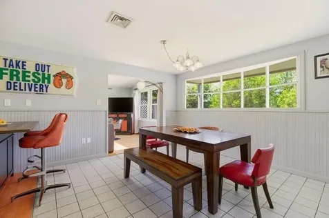 85 Highland Avenue Portsmouth RI 02871