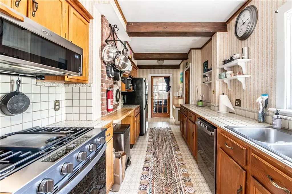 3428 West Shore Road Warwick RI 02886