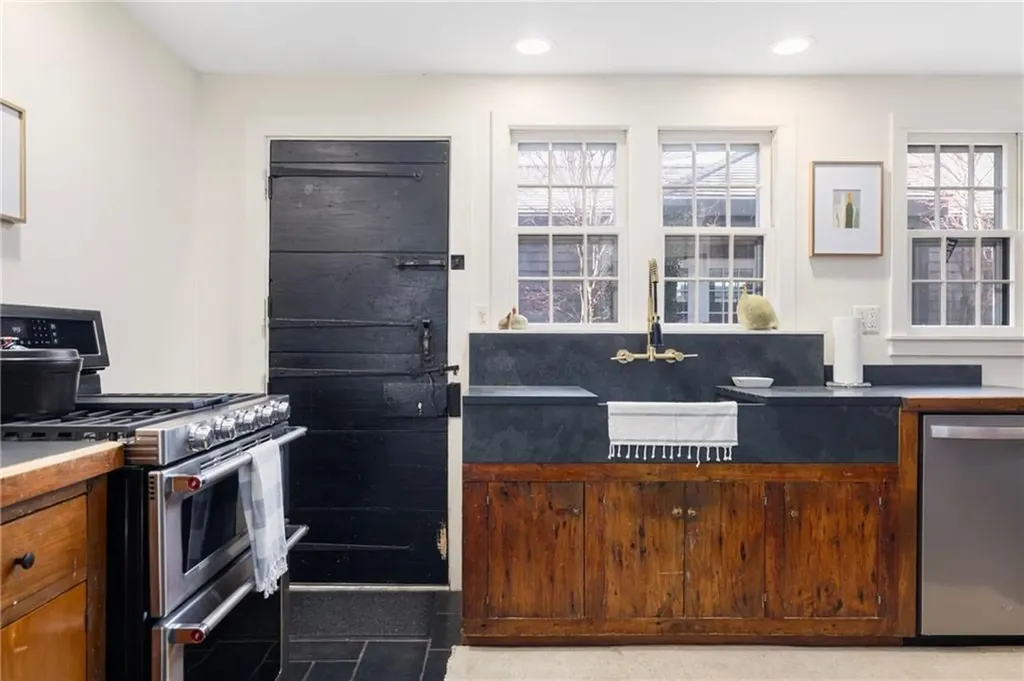 27 William Street Newport RI 02840