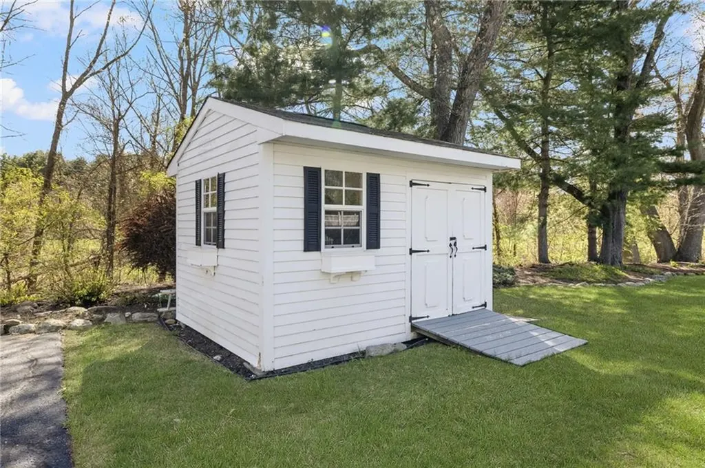 91 Mann School Road Smithfield RI 02917