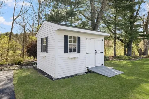 91 Mann School Road Smithfield RI 02917