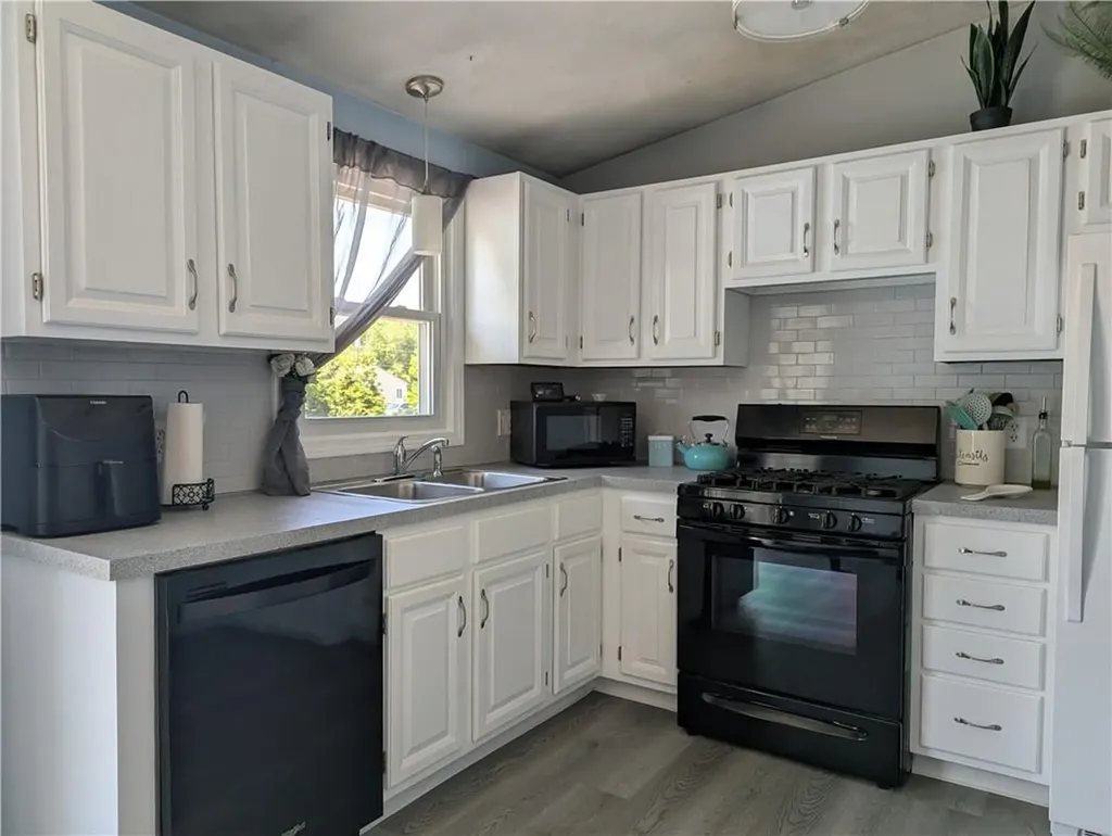 23 Astral Street Warwick RI 02888