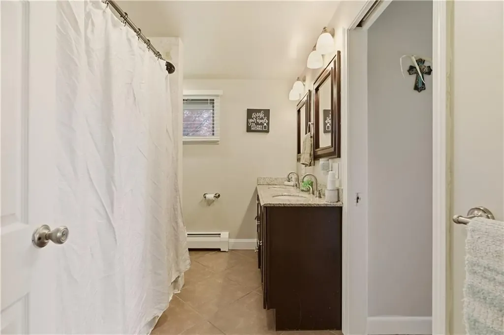 24 Harbor View Road Portsmouth RI 02871
