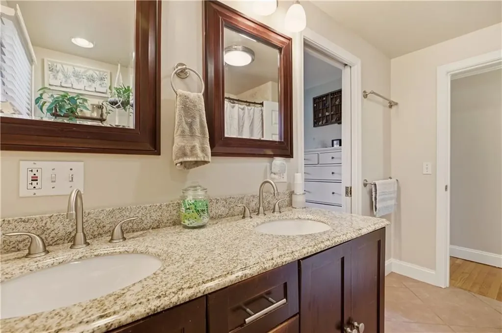 24 Harbor View Road Portsmouth RI 02871