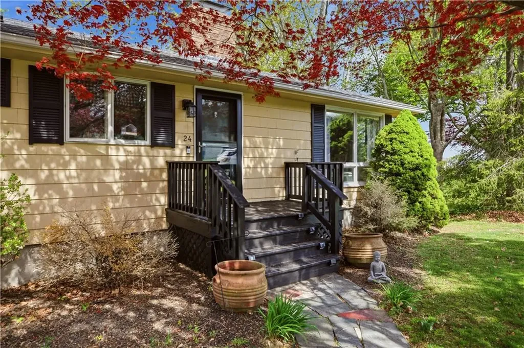 24 Harbor View Road Portsmouth RI 02871