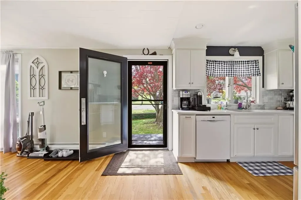 24 Harbor View Road Portsmouth RI 02871