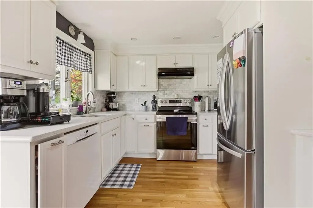 24 Harbor View Road Portsmouth RI 02871