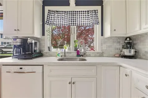 24 Harbor View Road Portsmouth RI 02871