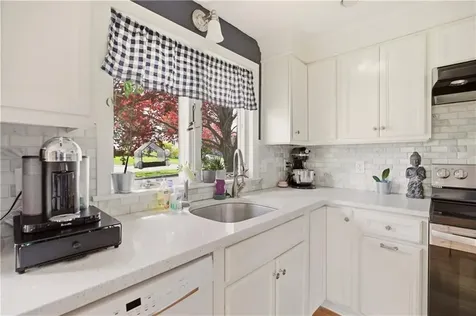 24 Harbor View Road Portsmouth RI 02871